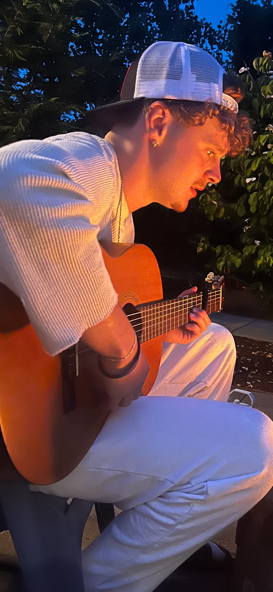 Quinnten Alan playing guitar